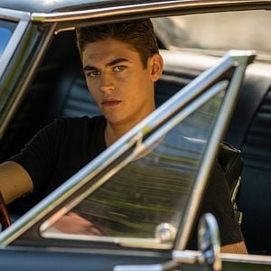 Fotoğraf Hero Fiennes Tiffin