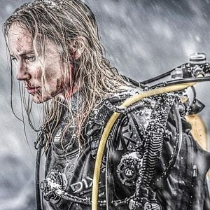 Fotoğraf Breaking Surface