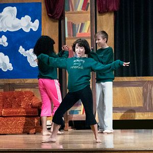 Fotoğraf Maya Erskine