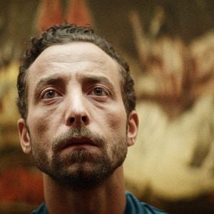 Fotoğraf Derisini Satan Adam