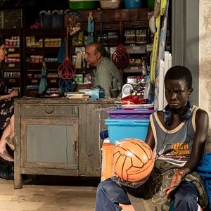 Fotoğraf Onca Yoksulluk Varken