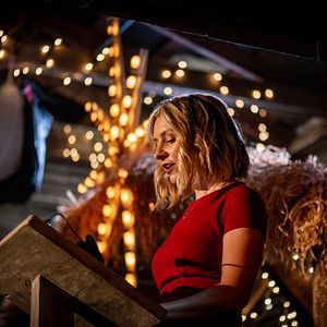 Fotoğraf Beverley Mitchell