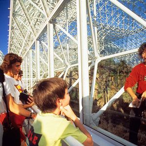 Fotoğraf Spaceship Earth