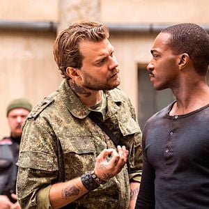 Fotoğraf Outside The Wire