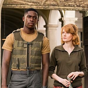 Fotoğraf Outside The Wire