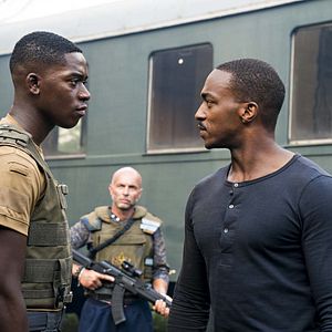 Fotoğraf Outside The Wire