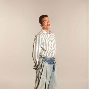 Fotoğraf Young Rock