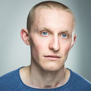 Fotoğraf Adam Young (II)