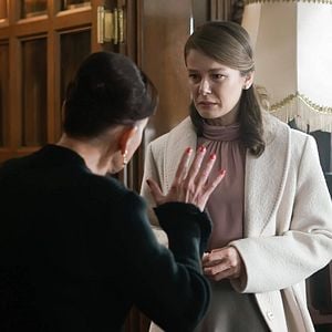 Fotoğraf Camdaki Kız