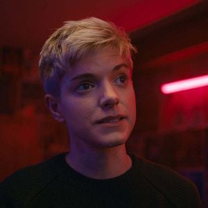 Fotoğraf Mae Martin