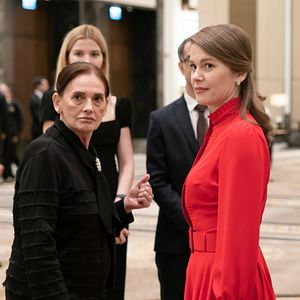 Fotoğraf Camdaki Kız