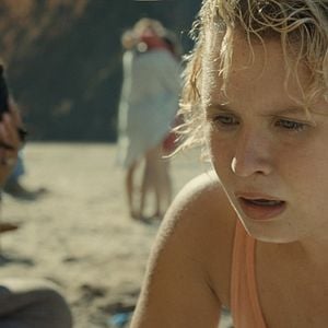 Fotoğraf Eliza Scanlen