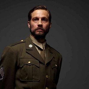 Fotoğraf Logan Marshall-Green