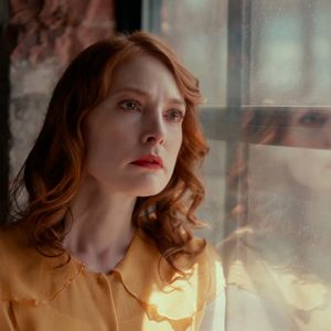 Fotoğraf Modern Persuasion