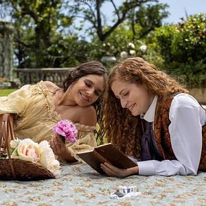 Fotoğraf Caitlin Stasey