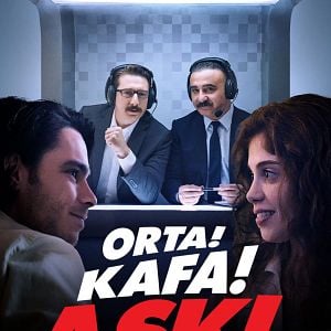 Fotoğraf Orta! Kafa! Aşk!
