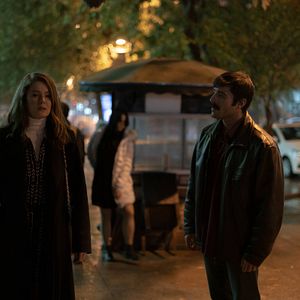 Fotoğraf Camdaki Kız