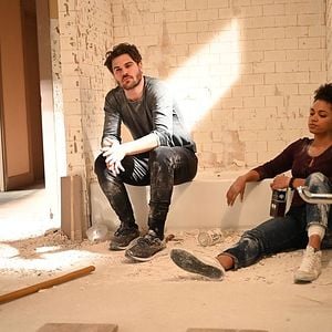 Fotoğraf Grey Damon