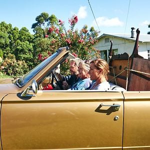 Fotoğraf June Again