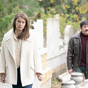 Fotoğraf Camdaki Kız