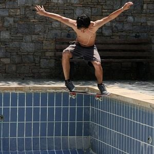 Fotoğraf Yitik Gençlik