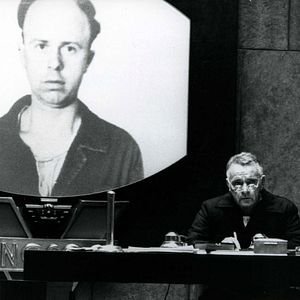 Fotoğraf Bin Dokuz Yüz Seksen Dört