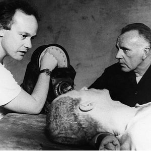 Fotoğraf Bin Dokuz Yüz Seksen Dört