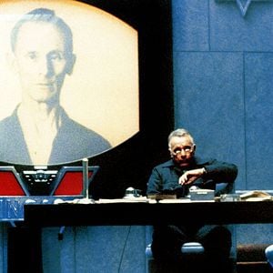 Fotoğraf Bin Dokuz Yüz Seksen Dört