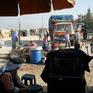 Fotoğraf Toprağa Uzanan Eller