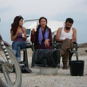 Fotoğraf Toprağa Uzanan Eller