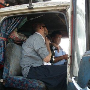 Fotoğraf Toprağa Uzanan Eller