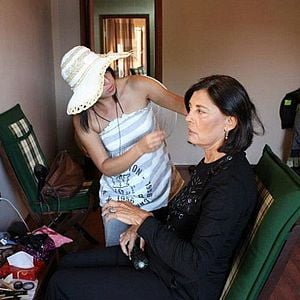 Fotoğraf Toprağa Uzanan Eller