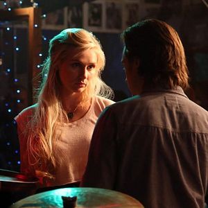 Fotoğraf Clare Bowen