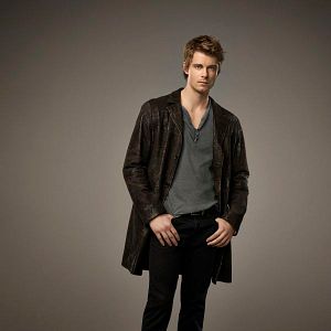 Fotoğraf Luke Mitchell