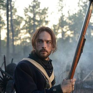 Fotoğraf Tom Mison