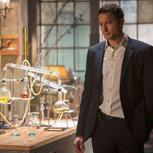 Fotoğraf Sasha Roiz