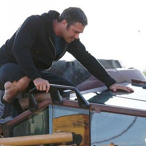 Fotoğraf Taylor Kinney