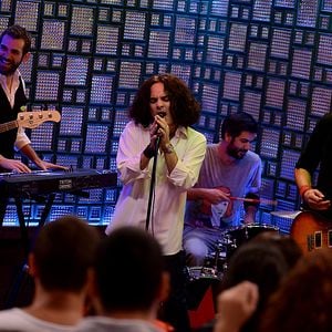 Fotoğraf Yalan Dünya