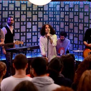 Fotoğraf Yalan Dünya