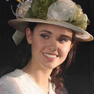 Fotoğraf Poppy Drayton