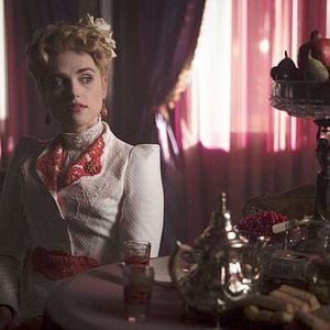 Fotoğraf Katie McGrath