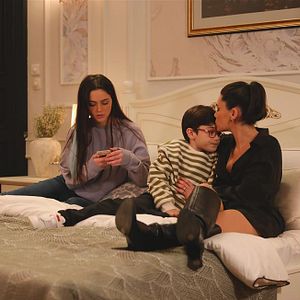 Fotoğraf Annemizi Saklarken