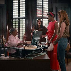 Fotoğraf Brooke Elliott