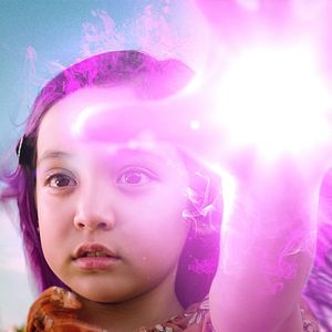 Fotoğraf Maika: The Girl From Another Galaxy