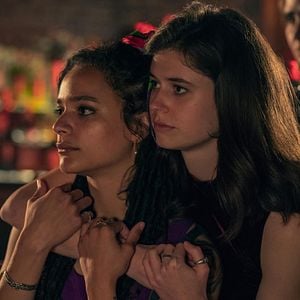 Fotoğraf Conversations With Friends