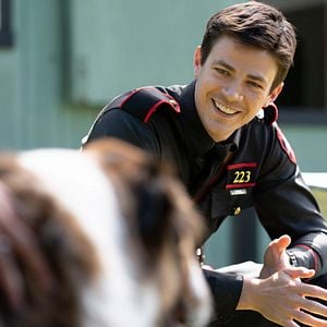 Fotoğraf Grant Gustin