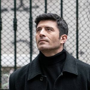 Fotoğraf Camdaki Kız