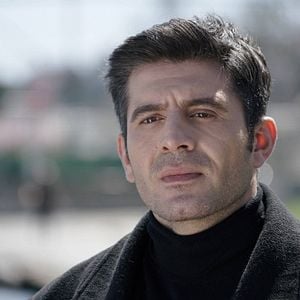 Fotoğraf Camdaki Kız