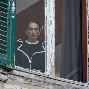 Fotoğraf Camdaki Kız