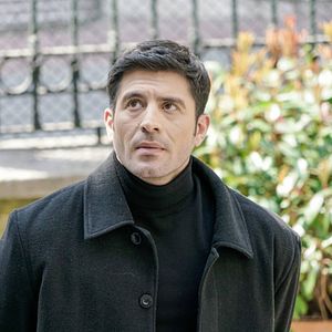 Fotoğraf Camdaki Kız